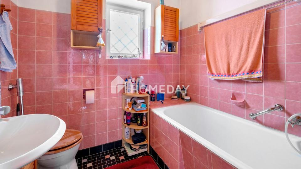 Zweifamilienhaus mit großem Garten, Garage und vielseitigem Potenzial – Bild 10