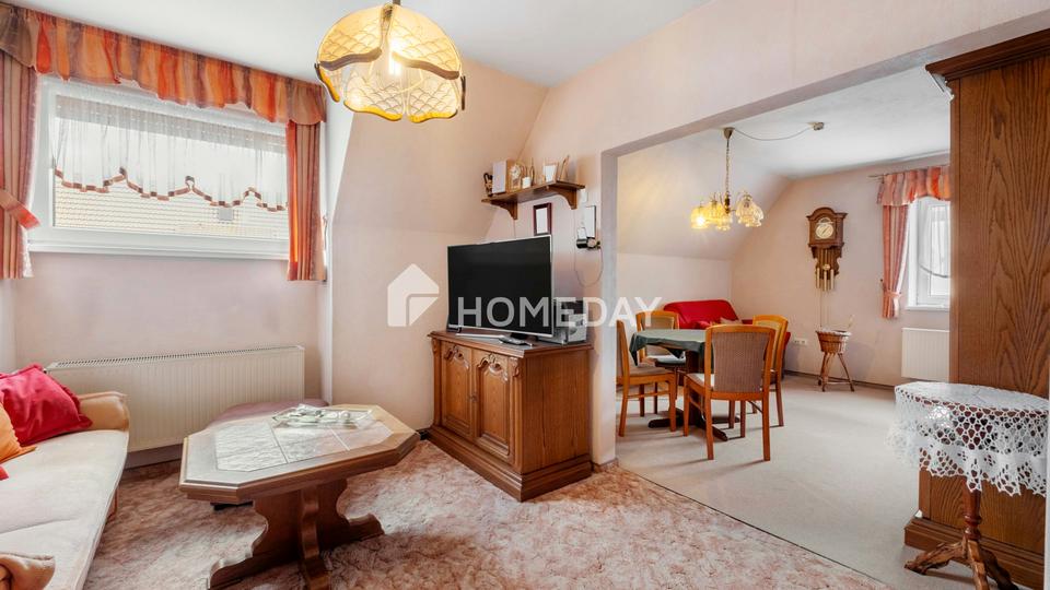 Zweifamilienhaus mit großem Garten, Garage und vielseitigem Potenzial – Bild 11