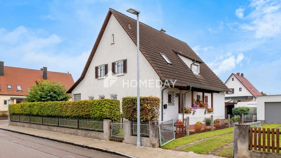 Zweifamilienhaus mit großem Garten, Garage und vielseitigem Potenzial
