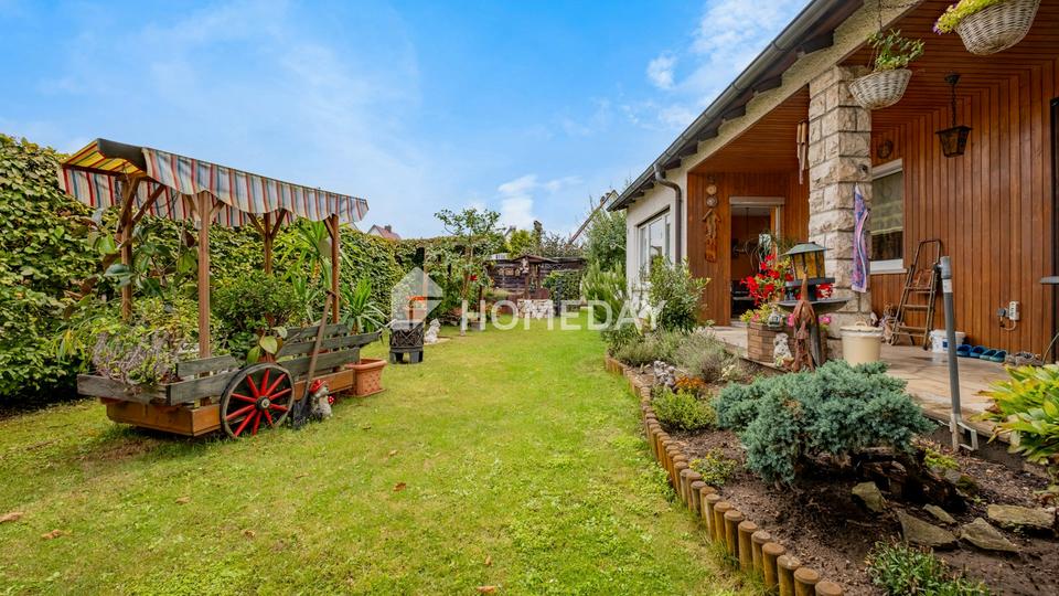 Zweifamilienhaus mit großem Garten, Garage und vielseitigem Potenzial – Bild 3