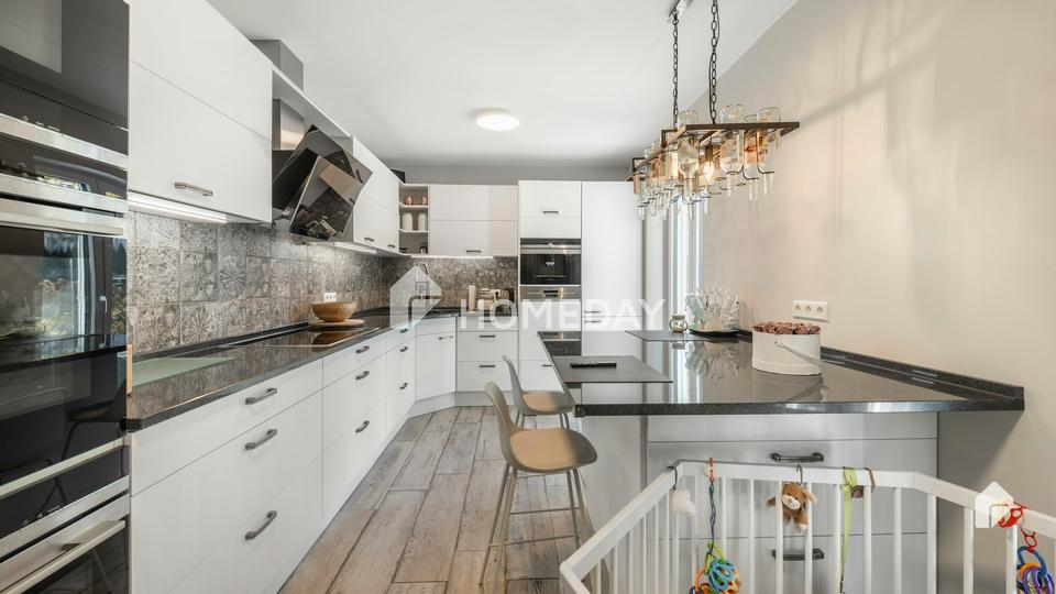 Exklusive Villa: großes Grundstück, Pool, PV-Anlage, Sauna & Luxusausstattung – Bild 11