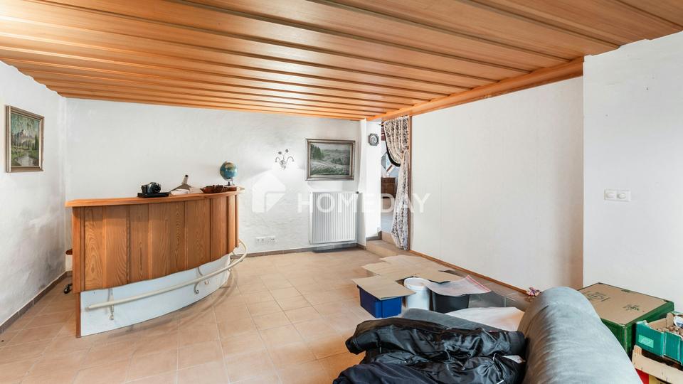 Architektur mit Charakter: großzügige Villa mit Dachterrasse und unverbaubarem Blick ins Grüne – Bild 9