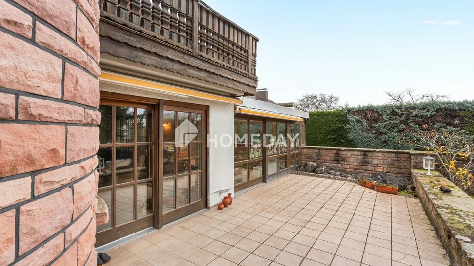 Architektur mit Charakter: großzügige Villa mit Dachterrasse und unverbaubarem Blick ins Grüne – Bild 3