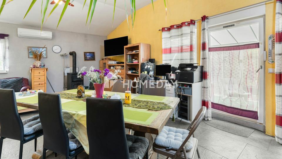 Stilvoller Bungalow mit Kamin, Klimaanlage und Photovoltaik in ruhiger Lage – Bild 18