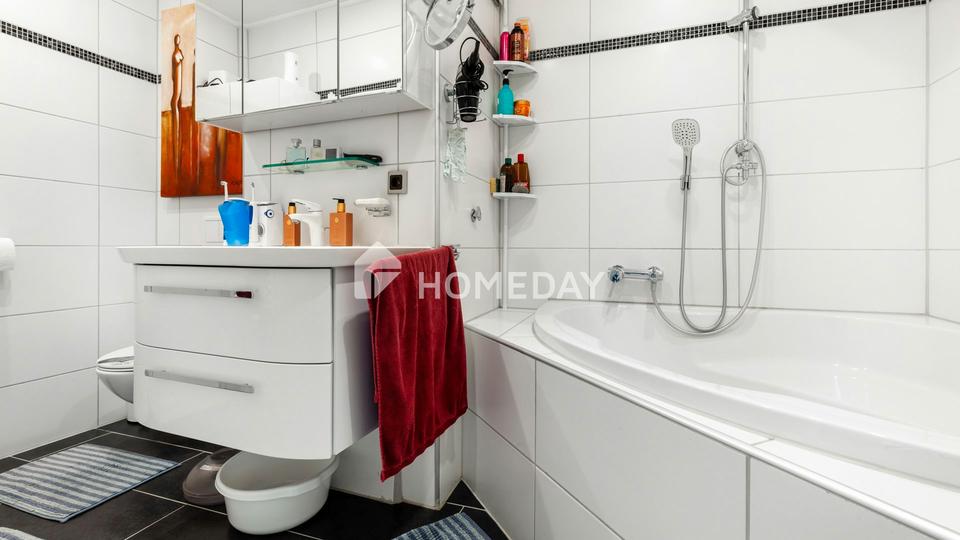 Modern renovierte 3-Zimmer-Wohnung mit zwei Loggien, Aufzug, Schwimmbad und Sauna – Bild 11