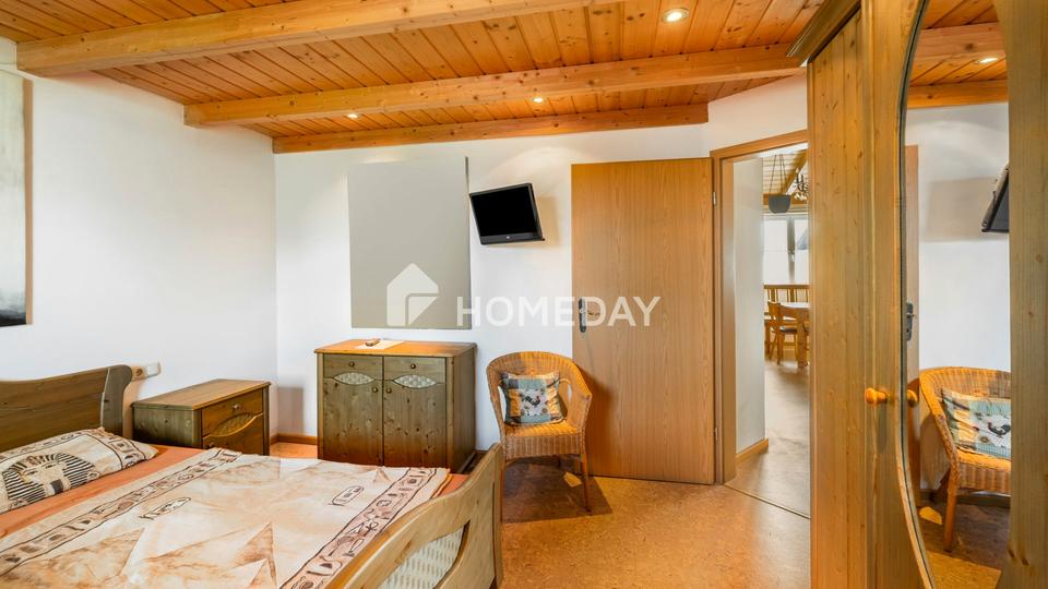 2006 saniertes und aufgestocktes Zweifamilienhaus mit PV-Anlage, Kamin und großem Garten – Bild 17