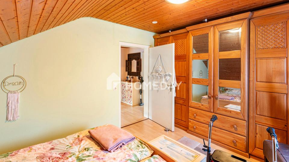 Hier wohnt, wer das Echte schätzt: charmantes EFH mit Einliegerwohnung, großem Garten und Garage – Bild 20