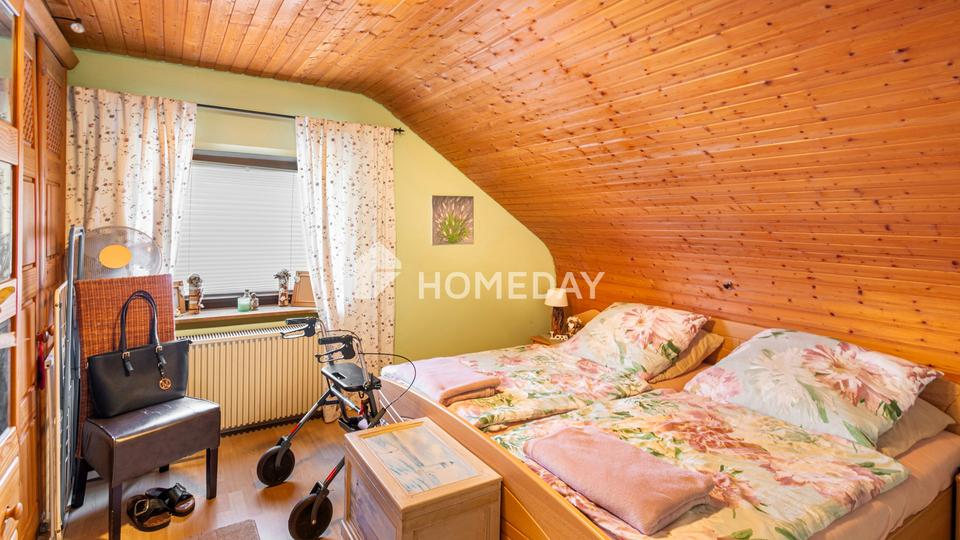 Hier wohnt, wer das Echte schätzt: charmantes EFH mit Einliegerwohnung, großem Garten und Garage – Bild 19