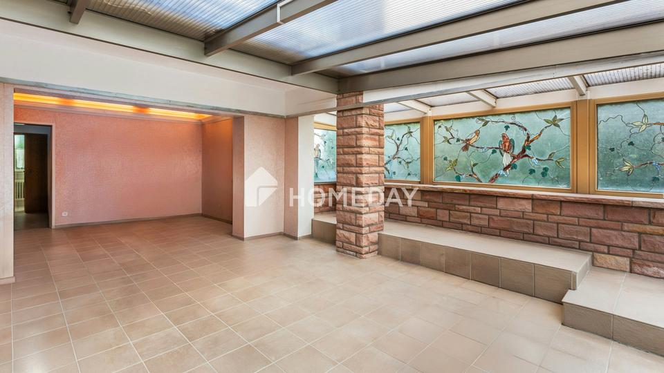 Architektur mit Charakter: großzügige Villa mit Dachterrasse und unverbaubarem Blick ins Grüne – Bild 7