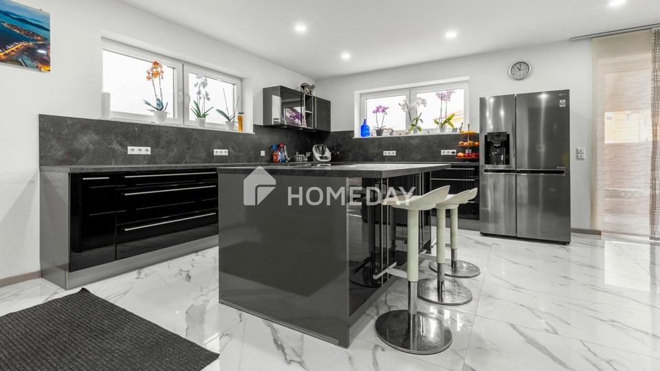 Familientraum in Wachenrot: Modernes Einfamilienhaus mit 6 Zimmern, Innenpool und Sauna – Bild 5