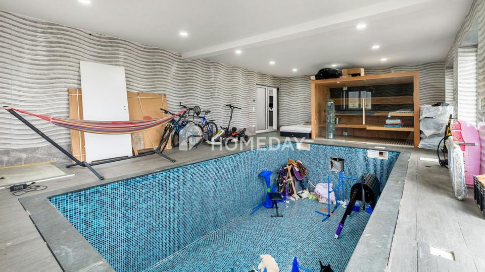 Familientraum in Wachenrot: Modernes Einfamilienhaus mit 6 Zimmern, Innenpool und Sauna – Bild 9