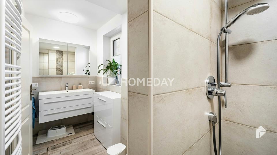 Exklusive Villa: großes Grundstück, Pool, PV-Anlage, Sauna & Luxusausstattung – Bild 20