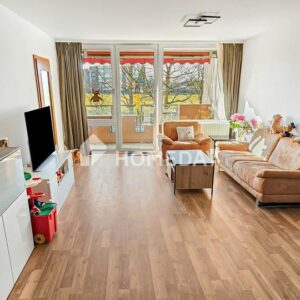 Lichtdurchflutete Familienwohnung mit sonniger Loggia, 4 Zimmern und gepflegter Ausstattung