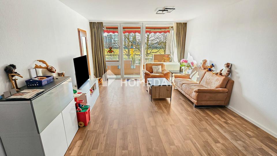 Lichtdurchflutete Familienwohnung mit sonniger Loggia, 4 Zimmern und gepflegter Ausstattung