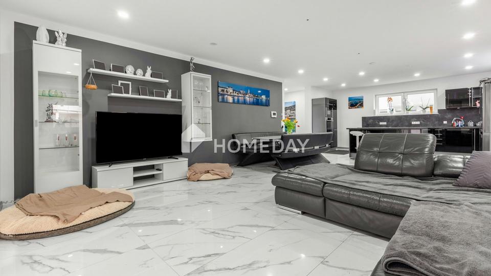 Familientraum in Wachenrot: Modernes Einfamilienhaus mit 6 Zimmern, Innenpool und Sauna – Bild 4