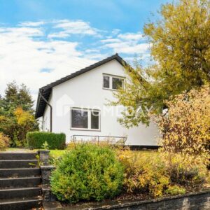 Familienidyll im Grünen – helles, modernisiertes Einfamilienhaus mit großem Garten und Südterrasse