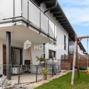 Modernes 3-Zi.-Wohnen mit EBK, Garten, Terrasse, Garage, Stellplatz & separatem Eingang – bezugsfrei