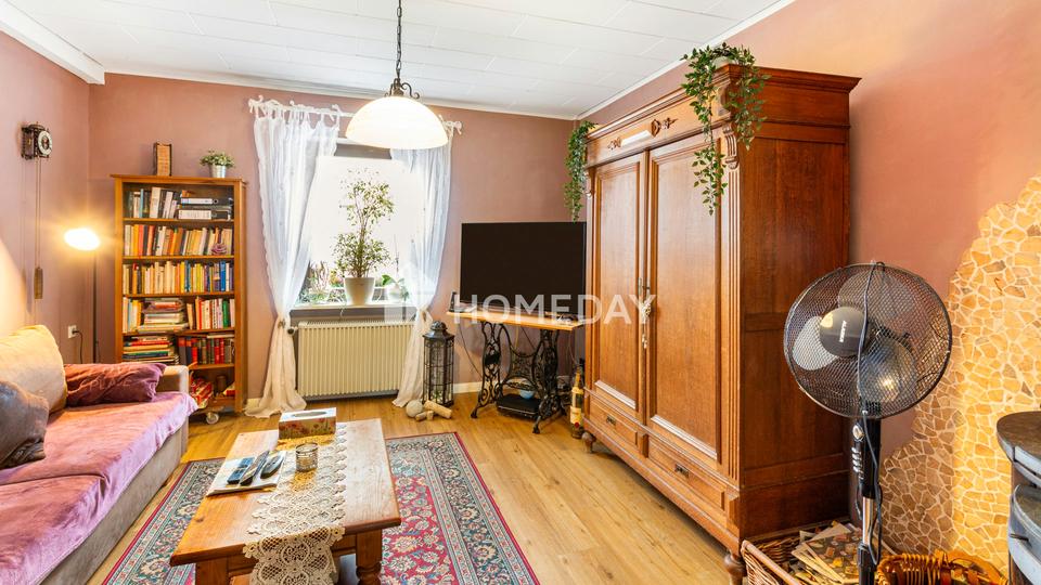 Hier wohnt, wer das Echte schätzt: charmantes EFH mit Einliegerwohnung, großem Garten und Garage – Bild 6