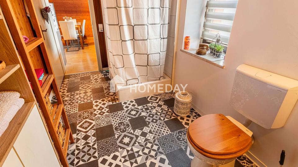 Hier wohnt, wer das Echte schätzt: charmantes EFH mit Einliegerwohnung, großem Garten und Garage – Bild 18