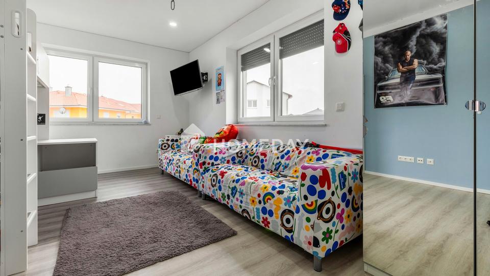 Familientraum in Wachenrot: Modernes Einfamilienhaus mit 6 Zimmern, Innenpool und Sauna – Bild 20