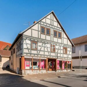 Altbau-Juwel: Wohnen und Gewerbe unter einem Dach – ZFH mit Gewerbeeinheit von ca. 145 QM