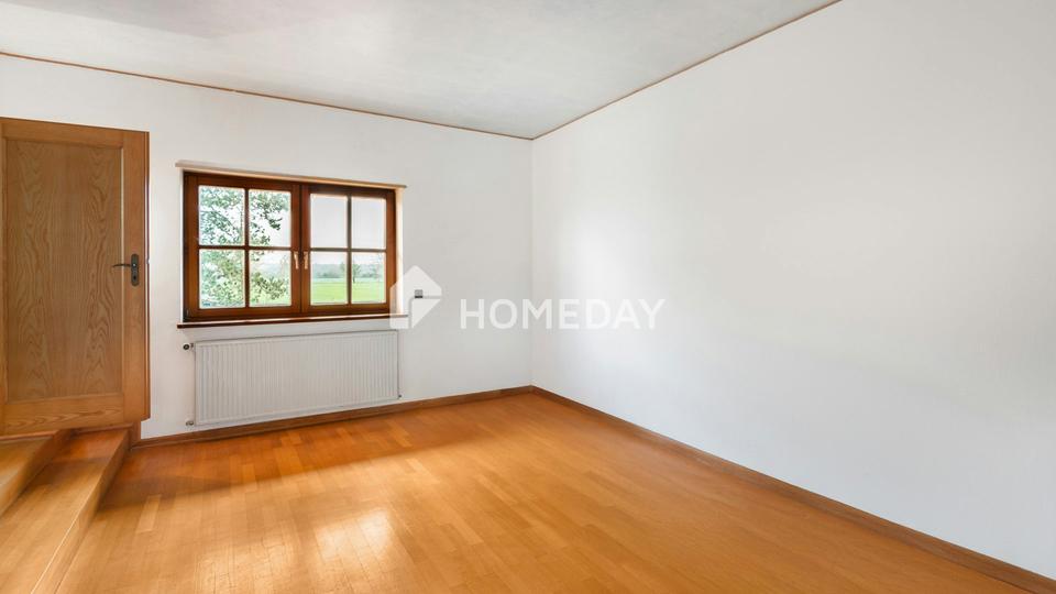 Architektur mit Charakter: großzügige Villa mit Dachterrasse und unverbaubarem Blick ins Grüne – Bild 11