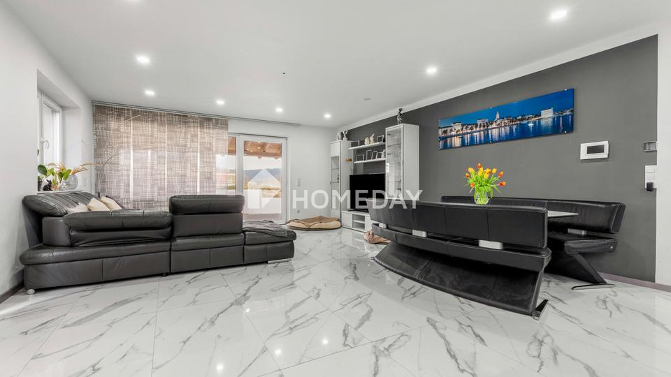 Familientraum in Wachenrot: Modernes Einfamilienhaus mit 6 Zimmern, Innenpool und Sauna – Bild 3