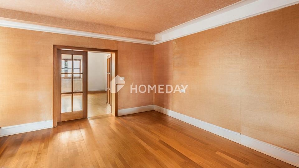 Architektur mit Charakter: großzügige Villa mit Dachterrasse und unverbaubarem Blick ins Grüne – Bild 16