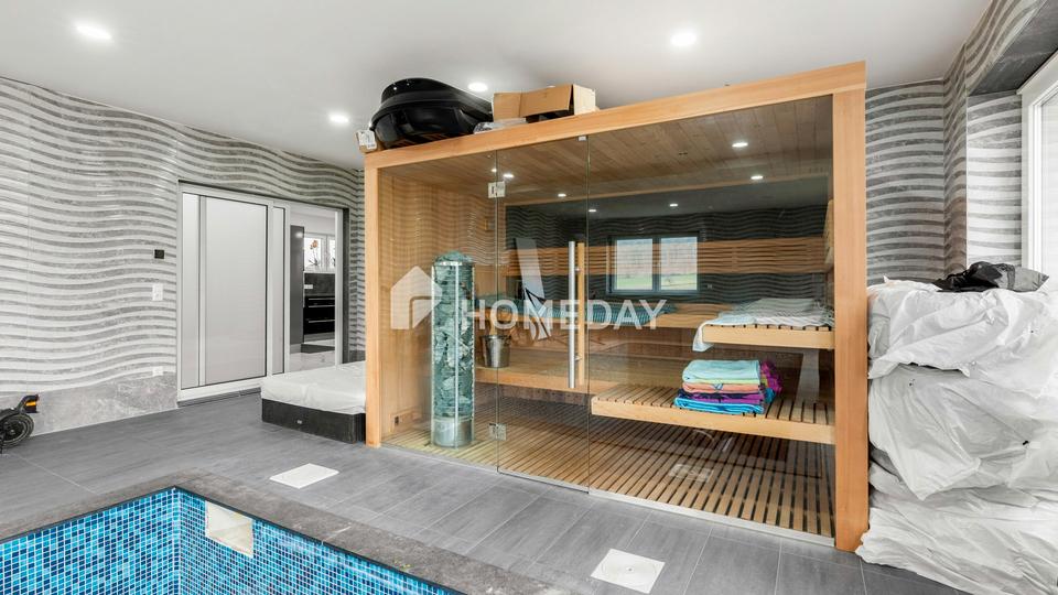 Familientraum in Wachenrot: Modernes Einfamilienhaus mit 6 Zimmern, Innenpool und Sauna – Bild 6