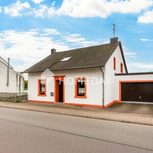 Hier wohnt, wer das Echte schätzt: charmantes EFH mit Einliegerwohnung, großem Garten und Garage