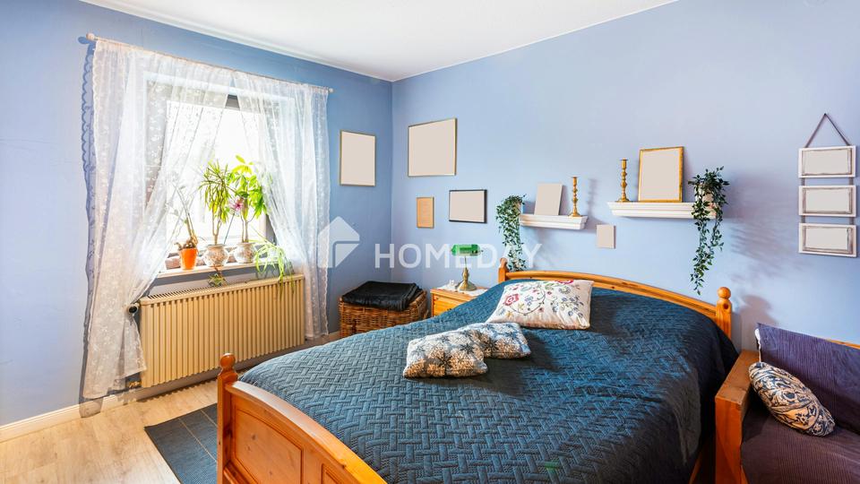 Hier wohnt, wer das Echte schätzt: charmantes EFH mit Einliegerwohnung, großem Garten und Garage – Bild 9