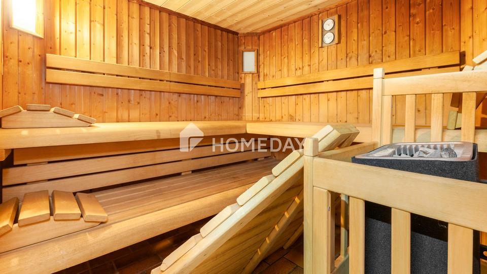 Modern renovierte 3-Zimmer-Wohnung mit zwei Loggien, Aufzug, Schwimmbad und Sauna – Bild 15