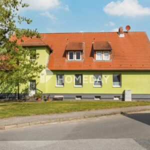 Mehrfamilienhaus mit vier Einheiten auf großem Grundstück