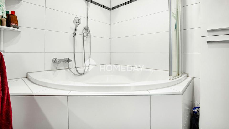 Modern renovierte 3-Zimmer-Wohnung mit zwei Loggien, Aufzug, Schwimmbad und Sauna – Bild 12