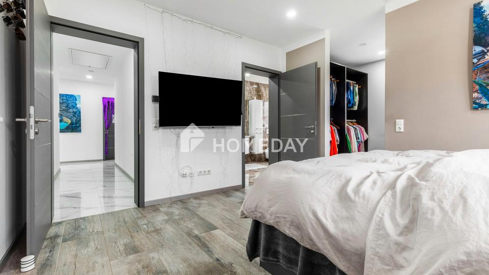 Familientraum in Wachenrot: Modernes Einfamilienhaus mit 6 Zimmern, Innenpool und Sauna – Bild 12