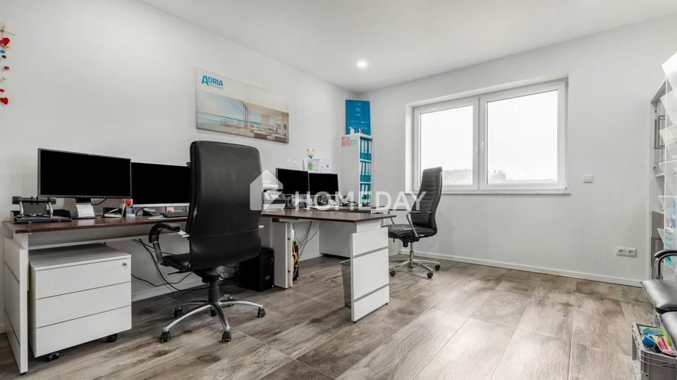 Familientraum in Wachenrot: Modernes Einfamilienhaus mit 6 Zimmern, Innenpool und Sauna – Bild 14