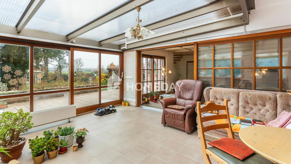 Architektur mit Charakter: großzügige Villa mit Dachterrasse und unverbaubarem Blick ins Grüne – Bild 8