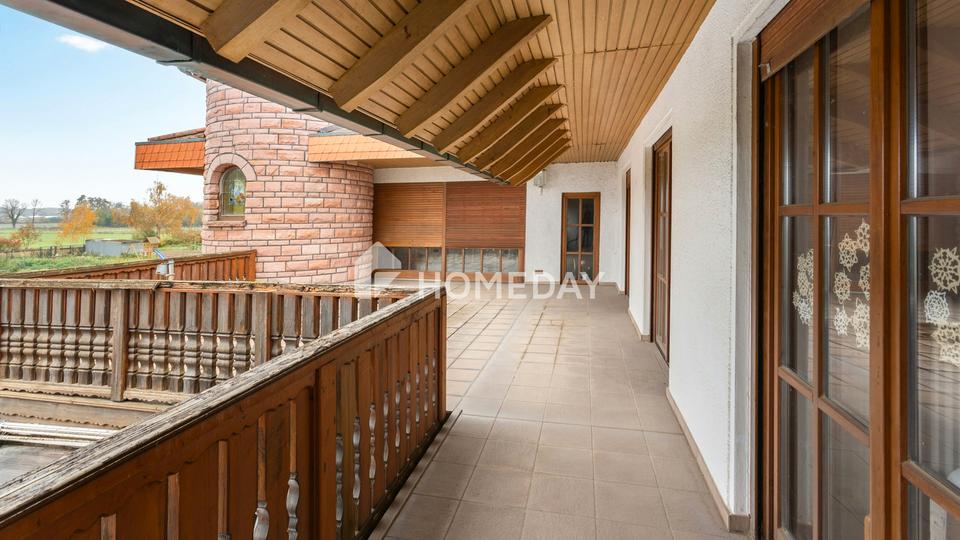 Architektur mit Charakter: großzügige Villa mit Dachterrasse und unverbaubarem Blick ins Grüne – Bild 13