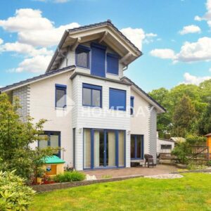 Außergewöhnliches, großzügiges EFH mit 8 Zimmern in schöner, grüner Lage