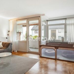 Erbbauzins: Helle 3-Zimmer-Wohnung mit Loggia – ca. 76 Quadratmeter in der ersten Etage