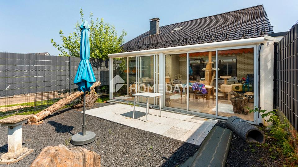 Modernisiertes Einfamilienhaus mit separater Einliegerwohnung und großem Grundstück