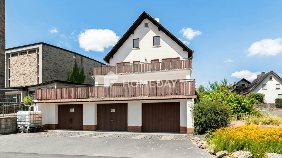 Charmantes MFH mit drei Wohneinheiten, 3 Garagen und Stellplätzen in attraktiver Lage von Neuhof – Bild 2