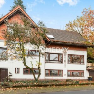 Großzügiges Mehrfamilienhaus mit drei Wohneinheiten in ruhiger Lage von Schotten
