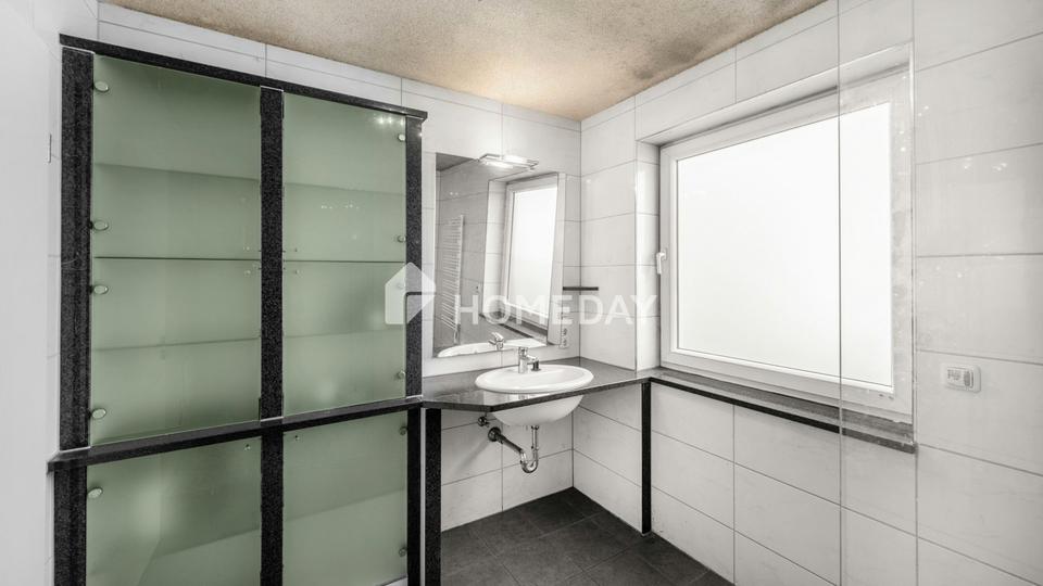 Geräumiges ZFH mit Garten, Balkon, Loggia, Garage und Ausbaupotenzial in ruhiger Lage – Bild 15