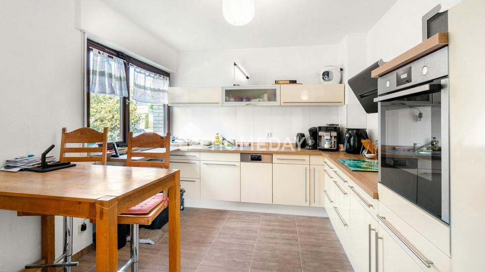 Modernisiertes Einfamilienhaus mit separater Einliegerwohnung und großem Grundstück – Bild 7