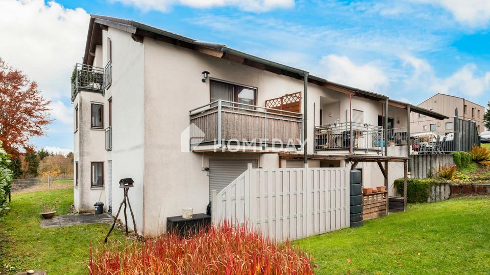 Moderne Dachgeschosswohnung mit Balkon, Einbauküche und Stellplatz – Bild 3