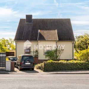 Charmantes Zweifamilienhaus mit großem Garten in attraktiver Lage