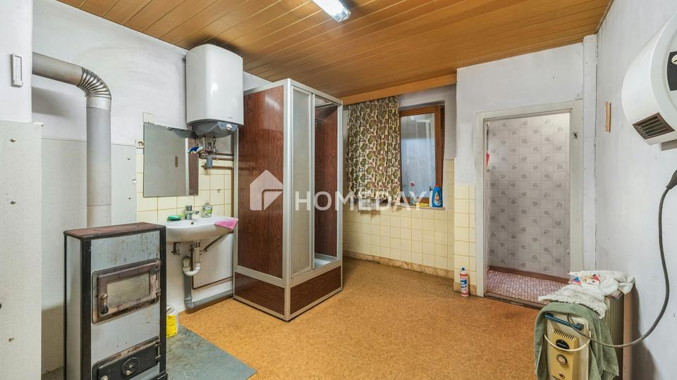 Haus in Dornröschenschlaf! 1 bis 2 Familienhaus mit großem, bebaubarem Grundstück & Potenzial – Bild 7