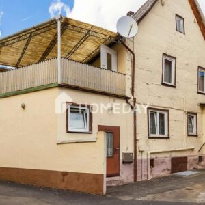 EFH mit 3 Zimmern und Dachterrasse sucht liebevolle Hände, die das Schmuckstück-Potential erwecken