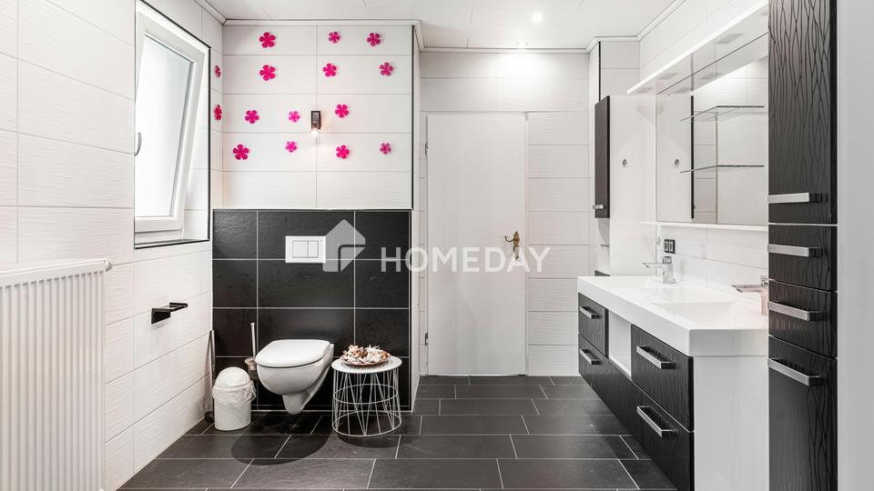 Familienidyll mit sechs Zimmern, moderner Küche und überdachter Terrasse – Bild 16